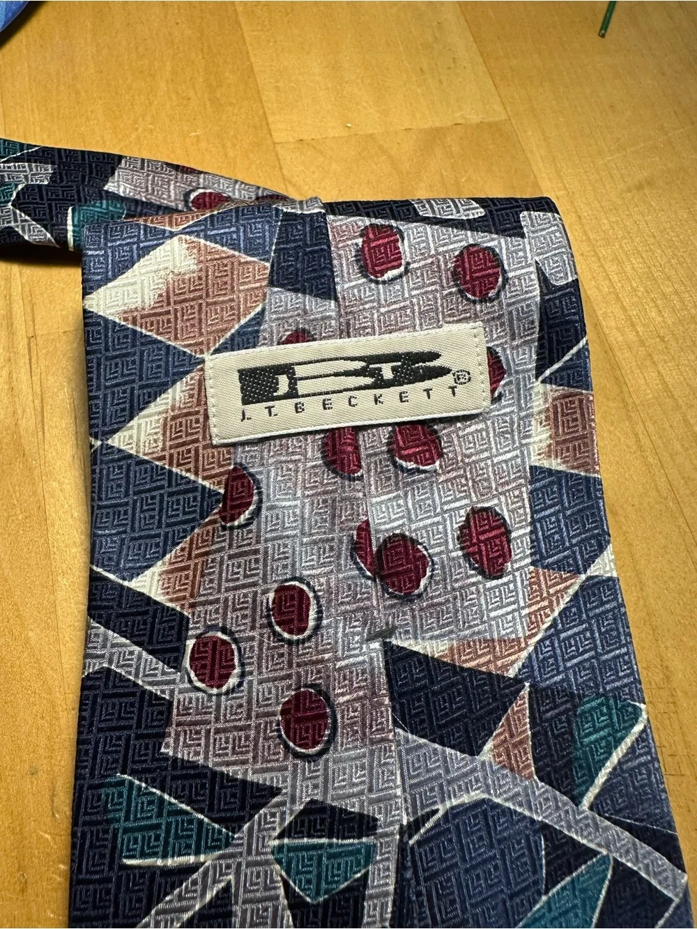 LT Bennett Vintage Necklace Tie 